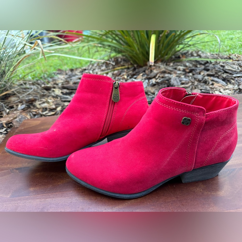 Daisy Tuentes red suede ankle boots